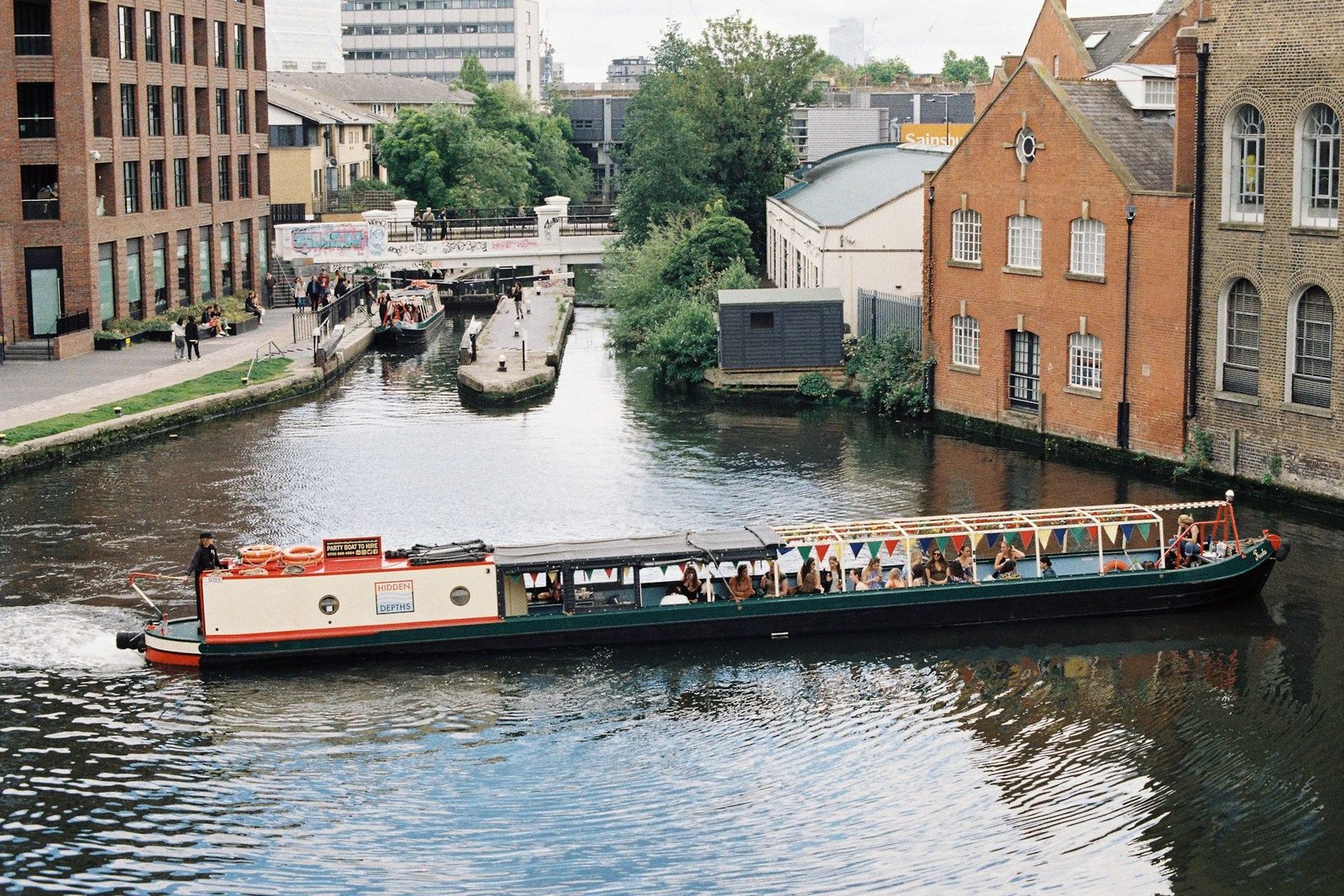 Canal boat on the Regent’s Canal at Camden